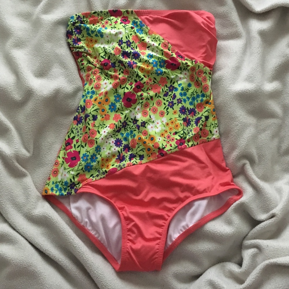 Swimsuit - Picture 1 of 5